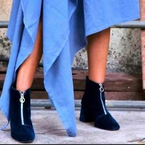 Zara Trafaluc navy Midnight Blue Velvet Suede
Chunky Block Zip Ankle Booties